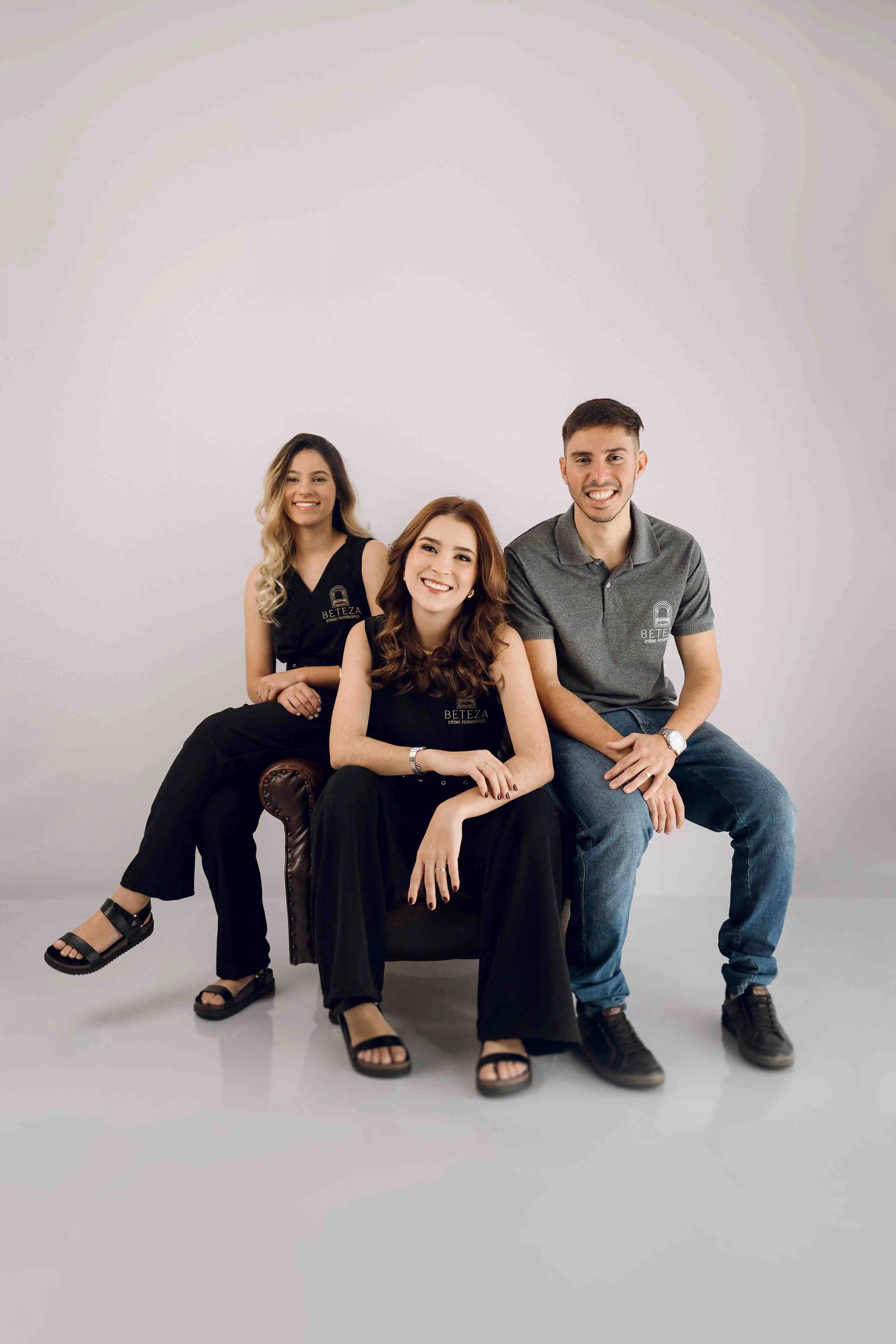 Equipe Beteza Studio em um ambiente delicado e acolhedor